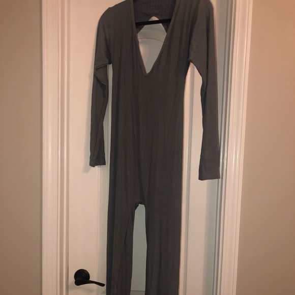 Cut Out Jumpsuit - Picture 3 of 10